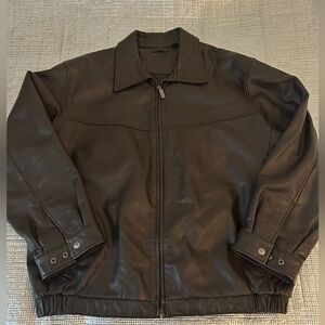 Roundtree & Yorke leather Leather Jacket size 2XLT
Pit to pit: 27
Length: 31”